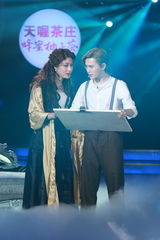 组图：大咖秀玩武侠 何炅饰令狐冲谢娜饰李逍遥