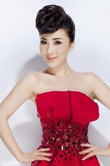 组图：丁晓红红色写真大片弥漫古典之美