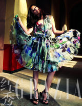 组图：姚晨巴黎时尚写真 行走阳光徜徉艺术殿堂