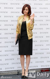 组图：宋茜亮相时尚趴薄纱露内衣 朴炯植炫长腿