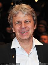 组图：王家卫夫妇与评审团成员集体亮相声势大