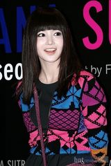 组图：南圭丽李载允等出席《LANASUTRA》展示会