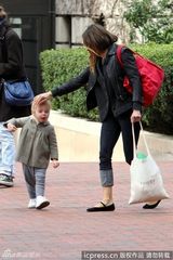 组图：杰西卡-帕克幼女当街热舞hip-hop星范儿十足