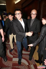 组图：谢霆锋出席英皇春茗 姗姗来迟拒受访