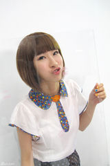 组图：邓福如MV造型曝光 荧屏初吻NG30次