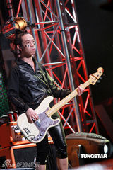 幻灯图：男子乐队Mr.红馆开唱 谭咏麟支持后辈