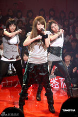 幻灯图：张菲录制贺岁节目 杨丞琳又唱又跳送祝福