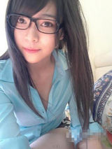 组图：翻版侯佩岑网络走红 网友赞人美胸更美