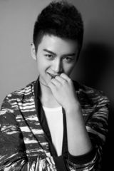 组图：陈晓【演员】英气黑白写真雅痞十足