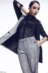 组图：曹阳中性熟女魅力写真大玩职场诱惑