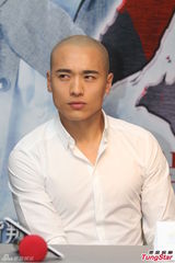 组图：高云翔助阵新剧宣传澄清董璇尚未怀孕