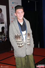 组图：阿Sa(蔡卓妍)与陈冠希同场零交流 拒主动打招呼