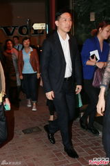 组图：林青霞携三女贺施南生法国授勋 唐唐现身