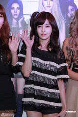 组图：韩女团T-ara来港开唱 拒绝回应排斥前队友事件