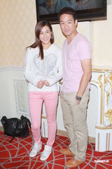 组图：《幸福摩天轮》杀青 钟嘉欣陈智燊否认绯闻