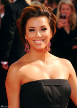 高清组图：伊娃-朗格利亚黑色礼服亮相高贵性感