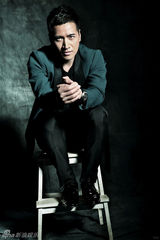 组图：何晟铭杂志封面魅幻大片化身鬼魅绅士