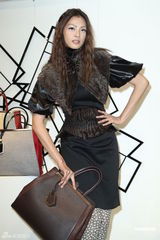 组图：林嘉绮15公分高跟鞋走秀破除怀孕传言