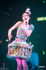 组图：容祖儿尾场演唱会性感热舞 动作狂野令人窒息 