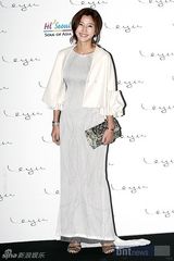 组图：韩星具荷拉蔡贞安等女星盛装出席服装秀