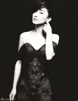 组图：周迅《费加罗》演绎黑白另类魅惑