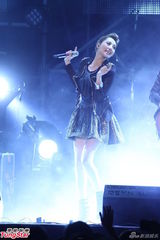 组图：A-Lin落泪小宇忙救场 信旋风登台引高潮