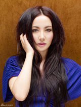 幻灯图：陶红淡雅写真 曼妙身姿秀自然美