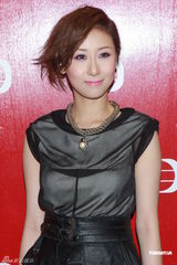 组图：容祖儿粉裙优雅 与古巨基等登台献唱