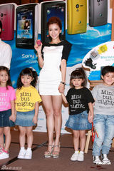 幻灯图：AngelaBaby性感露背 避谈恋情称与工作拍拖 