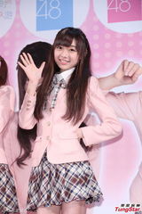 组图：SNH48台北办握手会 粉红制服可爱诱惑