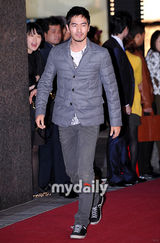 组图：孙泰英黄静茵朴诗妍等出席时尚秀