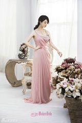 组图：蒋欣登《新娘》封面 婚纱加身变幸福女人