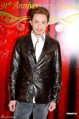 高清图：江若琳考驾照之路漫长 张继聪把儿子当玩具