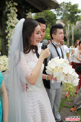 组图：杨幂刘恺威完婚 新娘现场洒泪新郎帮擦