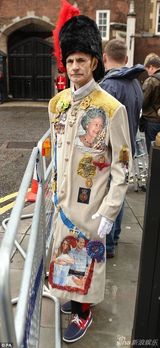 组图：乔治王子洗礼大眼浑圆 威廉凯特喜笑颜开