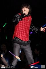 组图：金章勋办个唱舞台绚丽粉丝热情捧场