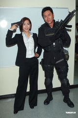 组图：宣萱马德钟等《飞虎》举枪宣传大结局