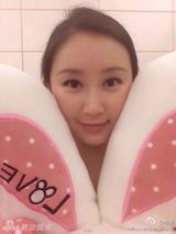 组图：元宵情人双节 范冰冰嘟嘴森蝶送妈妈礼物