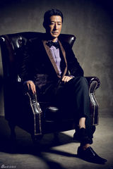 组图：于震最新质感写真曝光 小荧幕大荧幕都精彩