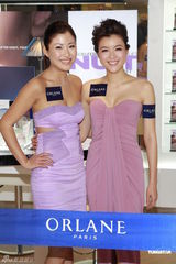 组图：陈茵媺周家蔚出席活动各自晒幸福