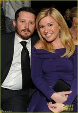 组图：米兰达笑傲乡村奖 泰勒携帅大叔献唱