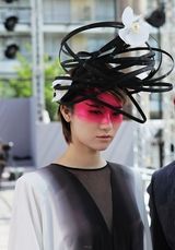 组图：尚雯婕惊异造型盘点 老人妆独领风骚