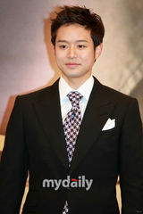 幻灯图：《灰姑娘的姐姐》发布会 文根英等出席