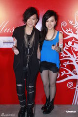 组图：阿Sa(蔡卓妍)助阵音乐会望与男友白头到老