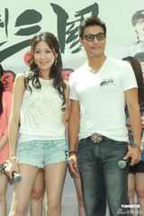 组图：林峰宣传《回到三国》杨怡赞马国明演得好