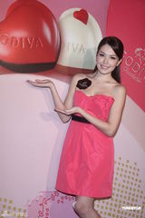 高清组图：许玮宁亲自下厨 爱心巧克力送阮经天