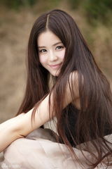 组图：美女温心拍写真 亲近自然恬静脱俗