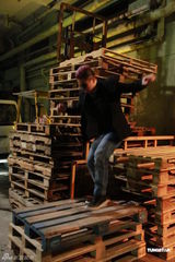 组图：《雷霆扫毒》欧阳靖吊威亚拍戏拼命