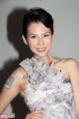 组图：大肚蔡少芬性感不停工 暗示第二胎是男婴