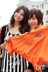 组图：韩星李贤京等出席保宁泥浆节开幕式